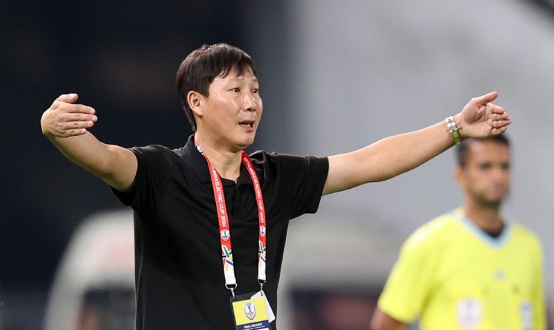 huan-luyen-vien-kim-sang-sik