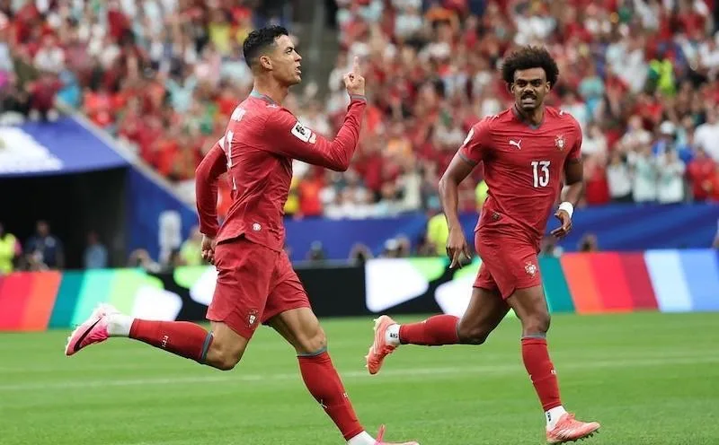 Ronaldo là chân sút vĩ đại nhất trong lịch sử bóng đá Bồ Đào Nha