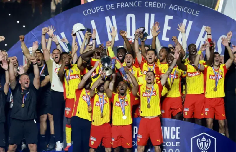 RC Lens tạo dấu mốc đáng nhớ khi lần đầu đăng quang Cúp quốc gia Pháp sau chiến thắng trong trận chung kết mùa 2025/26.