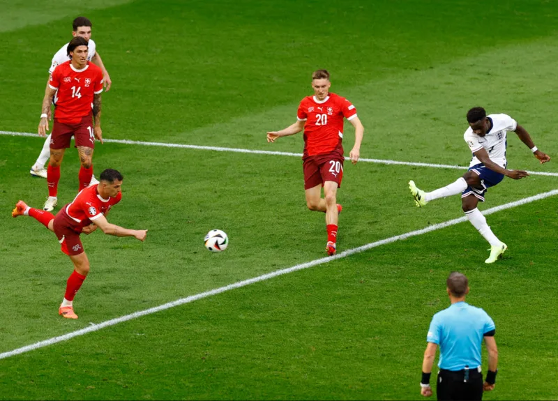 Saka ghi dấu ấn tại EURO 2024 với bàn thắng quan trọng và màn trình diễn bản lĩnh trước Thụy Sĩ.