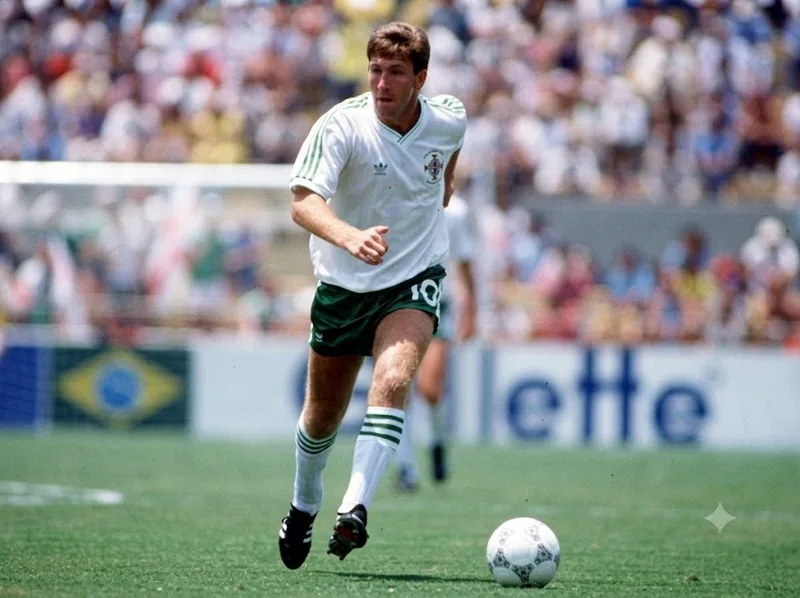 Norman Whiteside hiện vẫn giữ kỷ lục cầu thủ trẻ nhất ra sân tại một kỳ World Cup