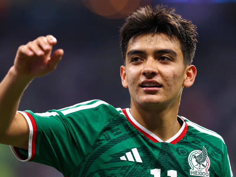 Gilberto Mora là cầu thủ trẻ nhất World Cup 2026, khoác áo tuyển Mexico khi mới 17 tuổi.