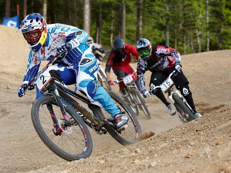 Các giải đấu mountain bike thử thách vận động viên bằng tốc độ, kỹ thuật và khả năng xử lý địa hình.